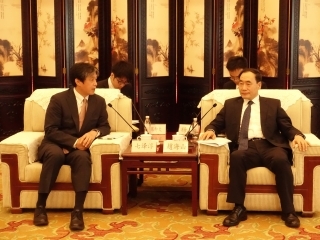七澤公使と趙海山湖北省副省長との会見