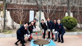 小泉特命全権公使が日中国交正常化50周年記念植樹セレモニーに出席(2023年3月17日)