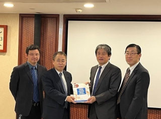 七泽公使访问国家药品监督管理局(2023年3月20日)