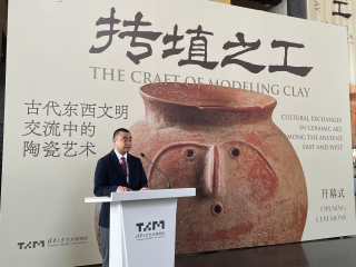 臼井公使出席“抟埴之工：古代东西文明交流中的陶瓷艺术”展开幕式（2024年4月2日）
