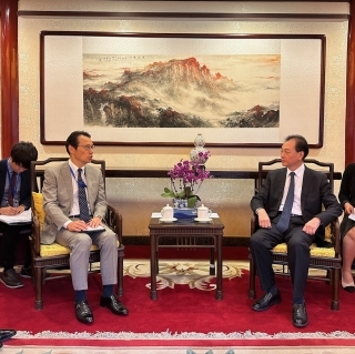 金杉大使と王超・中国人民外交学会会長との会見（2024年7月2日）