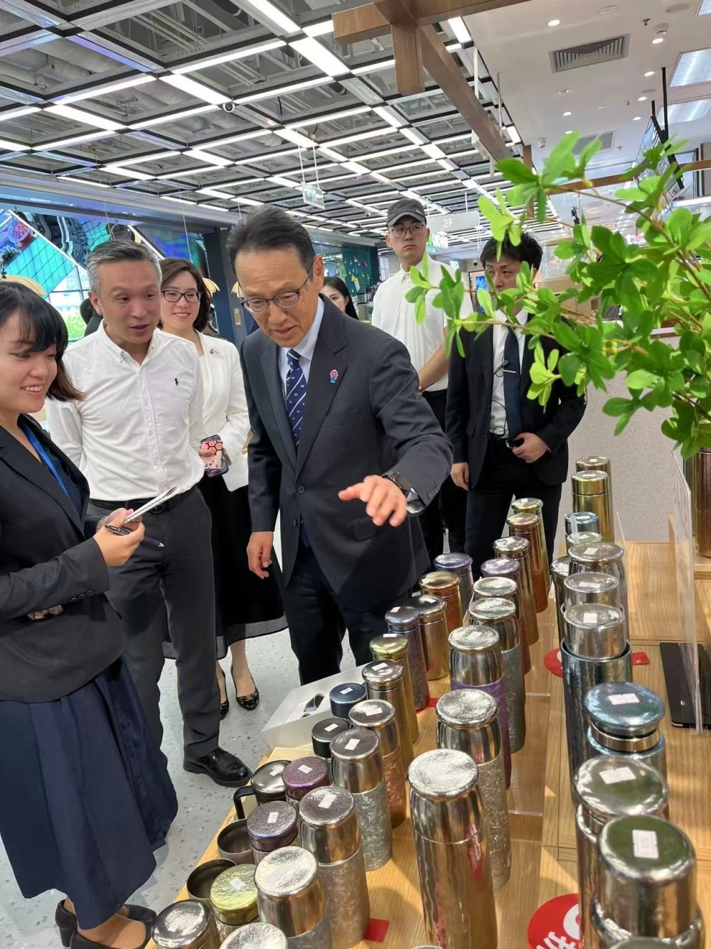 金杉大使访问华堂新辰汇（2025年5月30日）