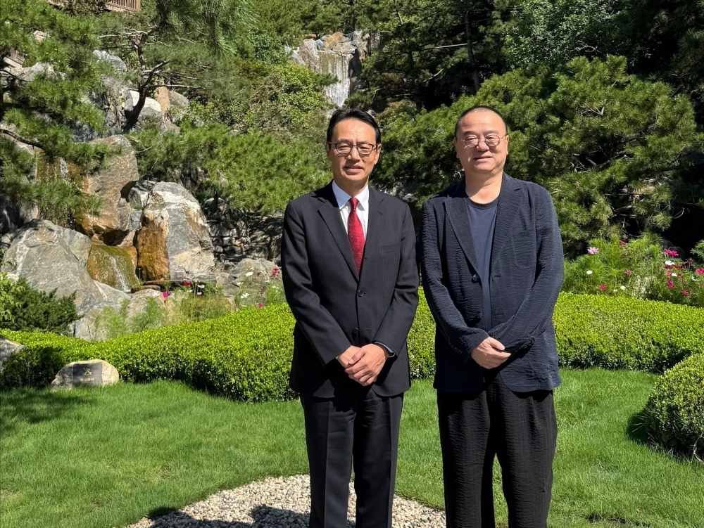 金杉大使考察由株式会社日建设计进行庭院景观设计的北京悉昙酒店