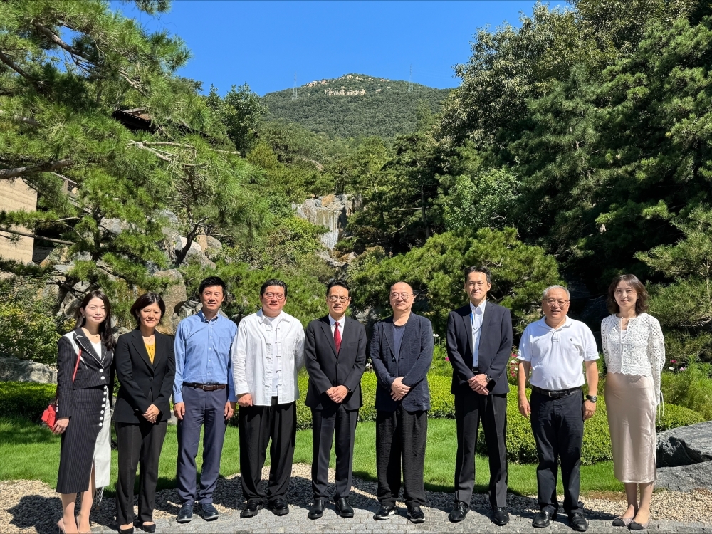 金杉大使考察由株式会社日建设计进行庭院景观设计的北京悉昙酒店