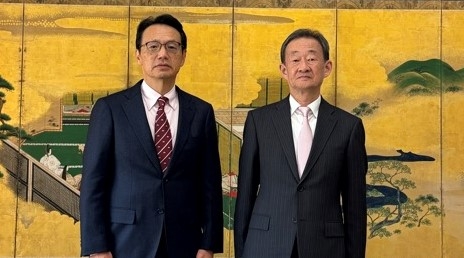  授予公益财团法人地球环境战略研究机构北京事务所所长小柳秀明先生在外公馆长表彰（2025年11月3日）